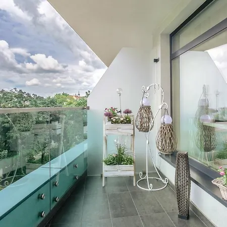 Golden Queen Jewish District *