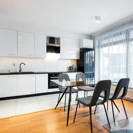 Golden Queen Jewish District Apartment